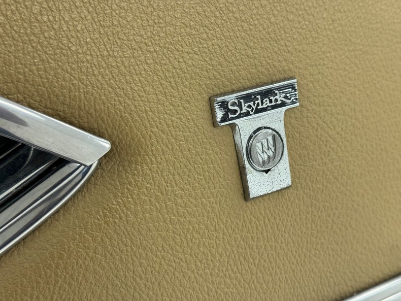 Unknown-Skylark-1968-Burnished-Saddle-Ivory-30