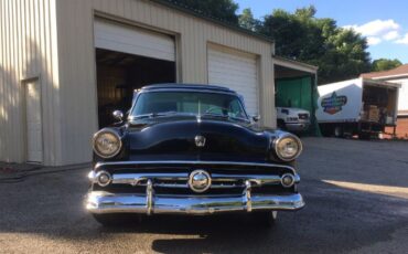 Unknown-Skyliner-1954-Black-White-Blue-17