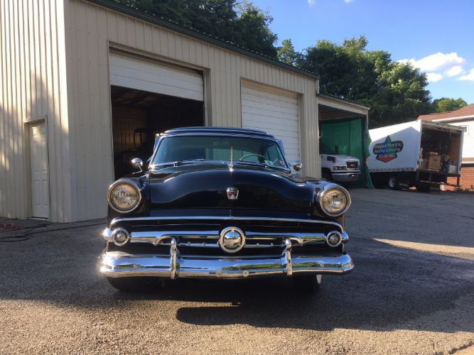 Unknown-Skyliner-1954-Black-White-Blue-17