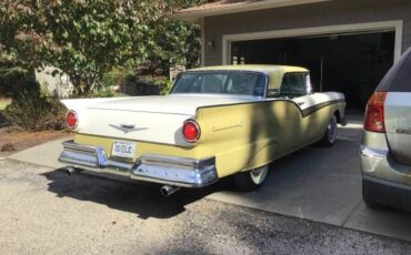 Unknown-Skyliner-1957-Yellow-Black-1