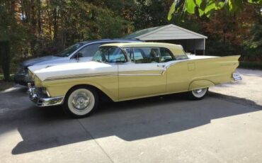 Unknown-Skyliner-1957-Yellow-Black-3