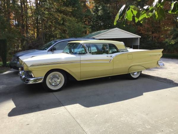 Unknown-Skyliner-1957-Yellow-Black-3