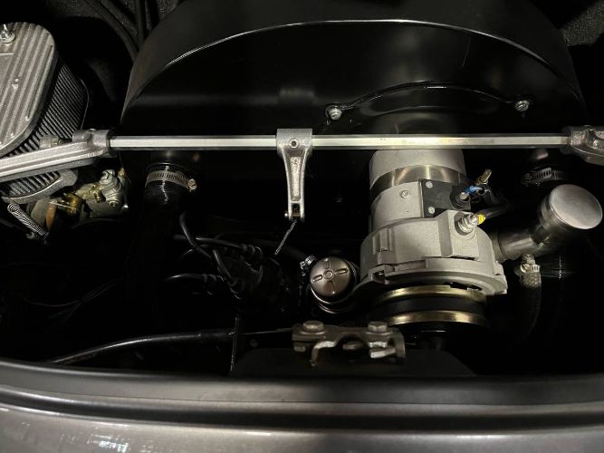 Unknown-Speedster-1965-SilverBlack-Top-19