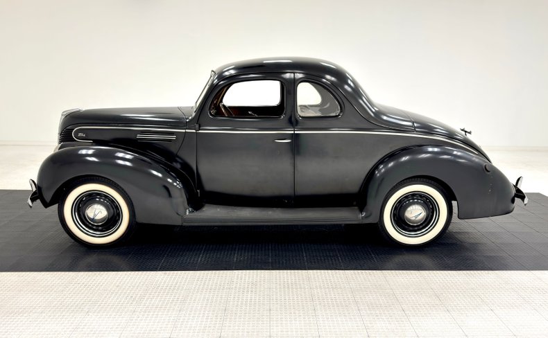 Unknown-Standard-1939-Black-Tan-1