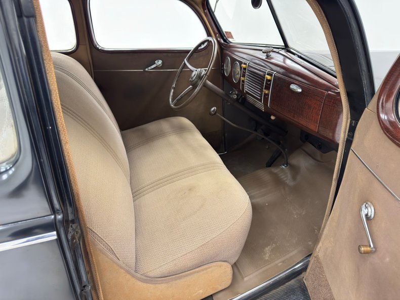 Unknown-Standard-1939-Black-Tan-45