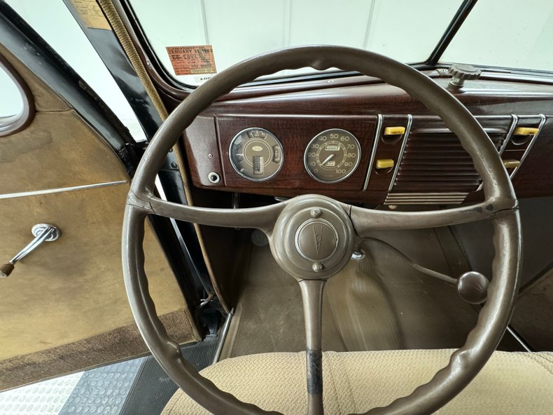 Unknown-Standard-1939-Black-Tan-47