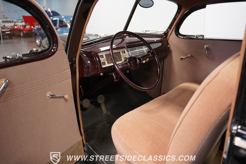 Unknown-Standard-1940-Black-Tan-1