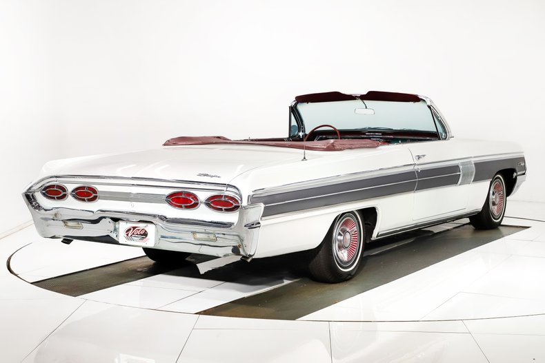 Unknown-Starfire-1962-Provincial-White-Red-28