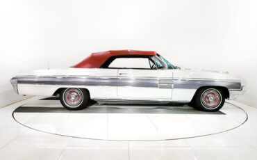 Unknown-Starfire-1962-Provincial-White-Red-33