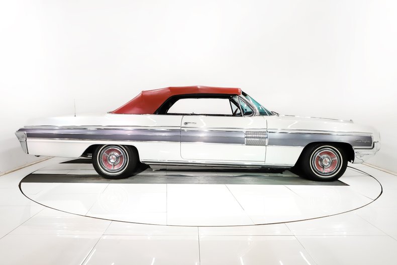 Unknown-Starfire-1962-Provincial-White-Red-33