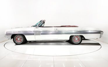 Unknown-Starfire-1962-Provincial-White-Red-48