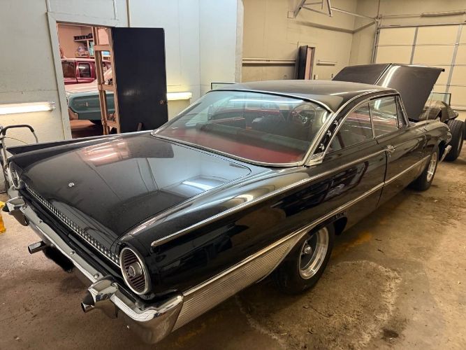 Unknown-Starliner-1961-Black-5