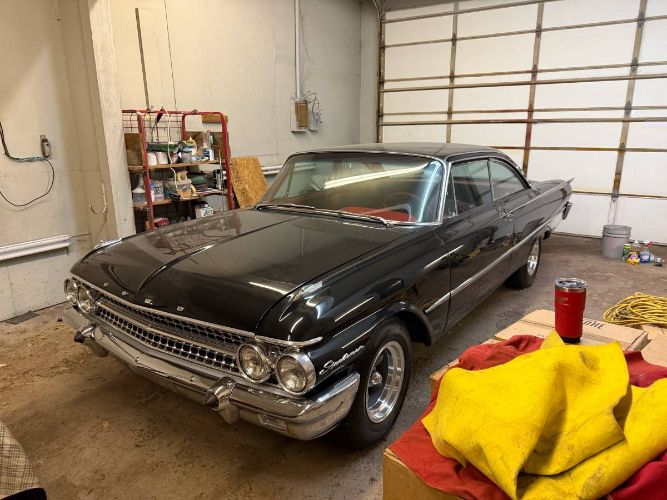 Unknown-Starliner-1961-Black
