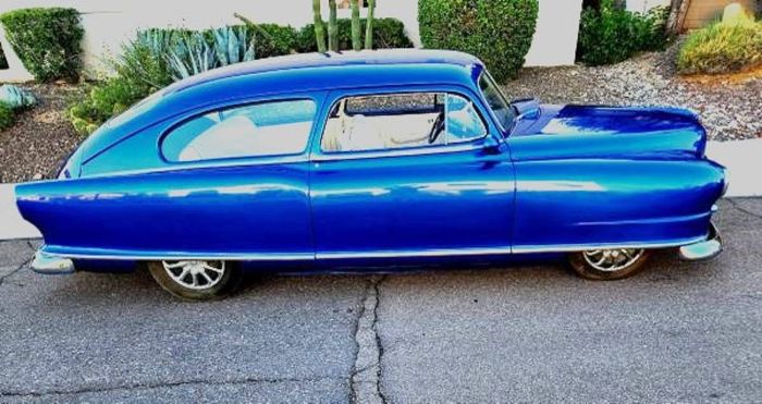 Unknown-Statesman-1951-Viper-Blue-White-20