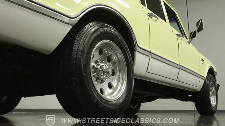 Unknown-Suburban-1968-Yellow-Black-36