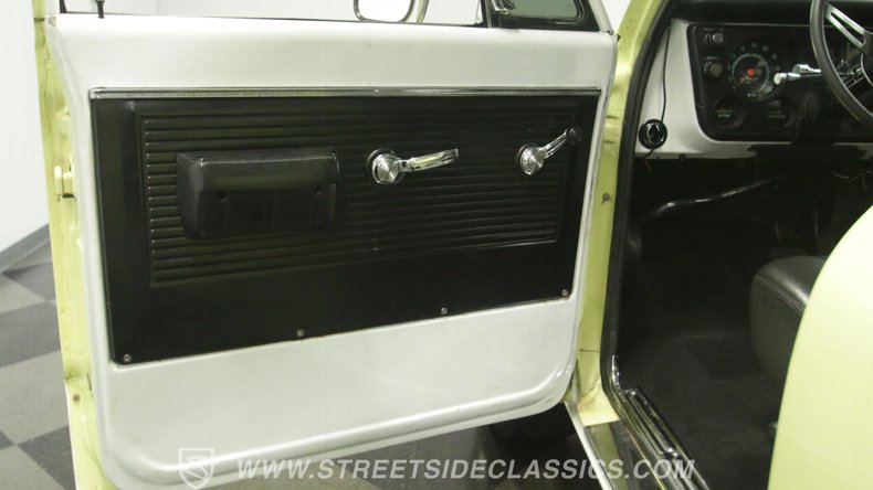 Unknown-Suburban-1968-Yellow-Black-47