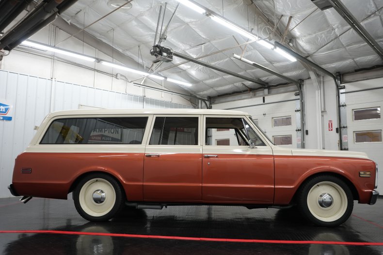 Unknown-Suburban-1969-Cream-and-Copper-Beige-17