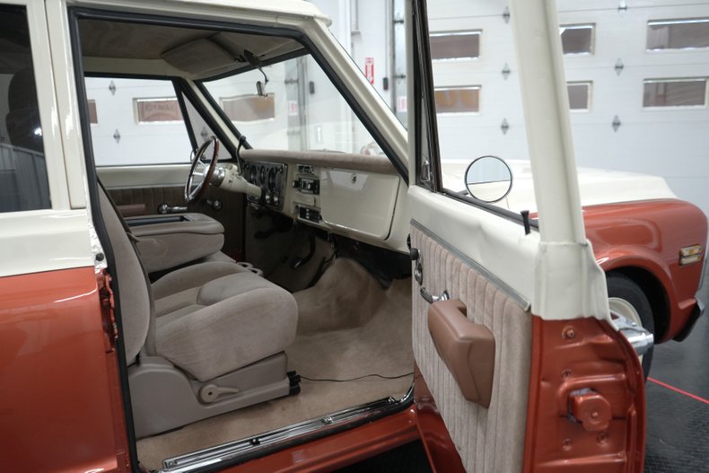 Unknown-Suburban-1969-Cream-and-Copper-Beige-41
