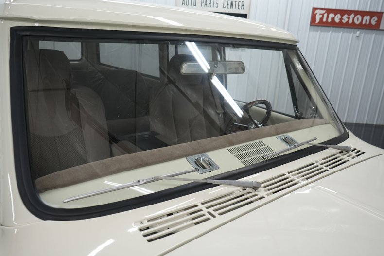 Unknown-Suburban-1969-Cream-and-Copper-Beige-44