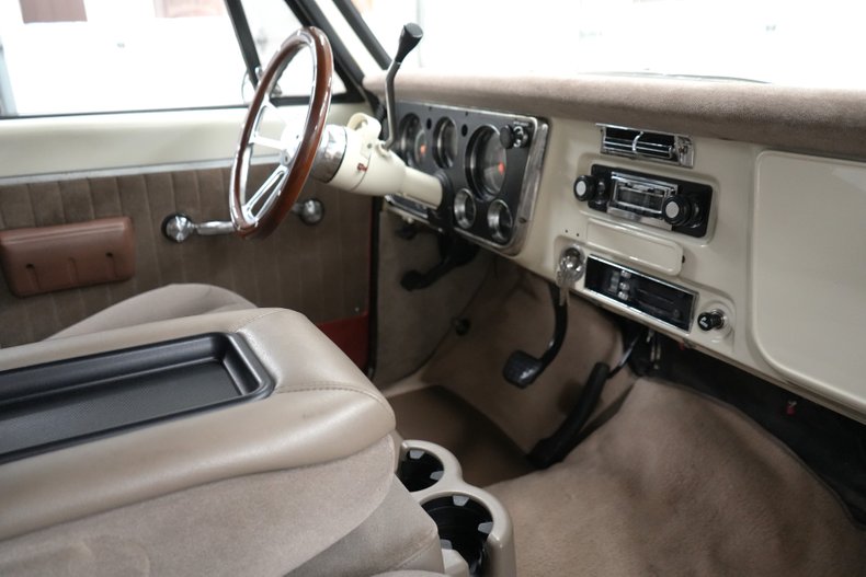 Unknown-Suburban-1969-Cream-and-Copper-Beige-48