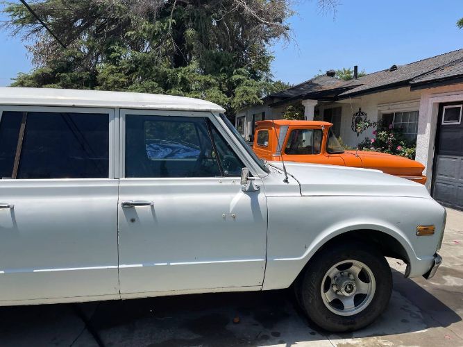 Unknown-Suburban-1969-White-21