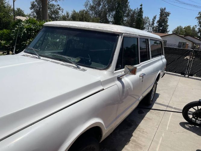 Unknown-Suburban-1969-White-3