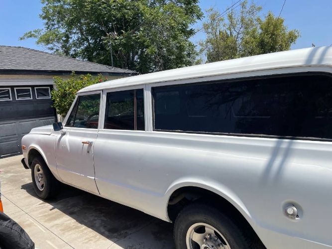 Unknown-Suburban-1969-White-4