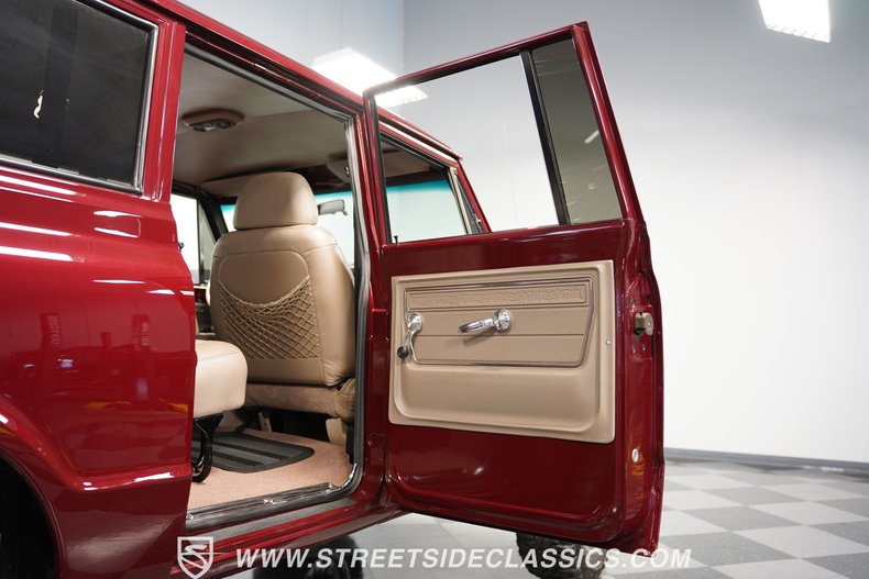 Unknown-Suburban-1972-Burgundy-Metallic-Beige-10
