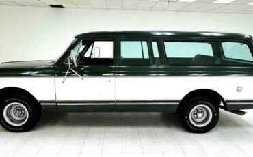 Unknown-Suburban-1972-Medium-Olive-Green-Olive-Green-1