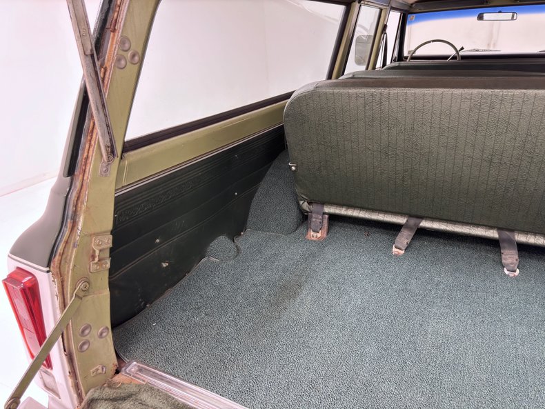 Unknown-Suburban-1972-Medium-Olive-Green-Olive-Green-41