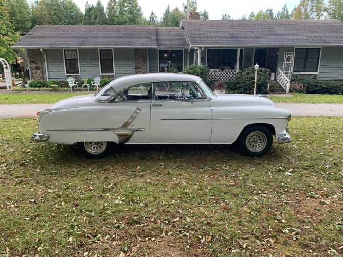 Unknown-Super-88-1952-White-2