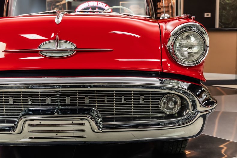 Unknown-Super-88-1957-Red-ampamp-White-Red-32