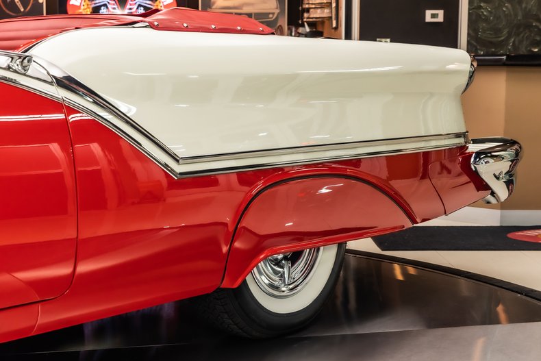 Unknown-Super-88-1957-Red-ampamp-White-Red-35