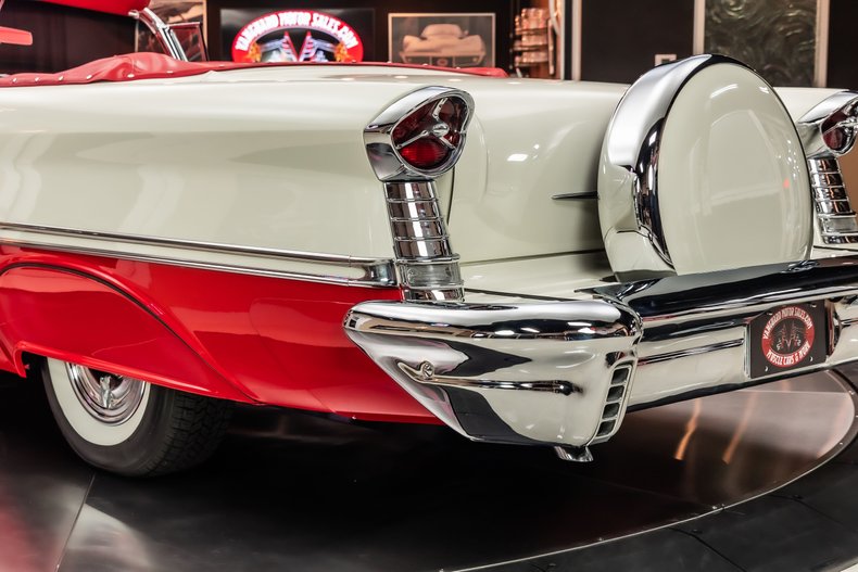 Unknown-Super-88-1957-Red-ampamp-White-Red-38
