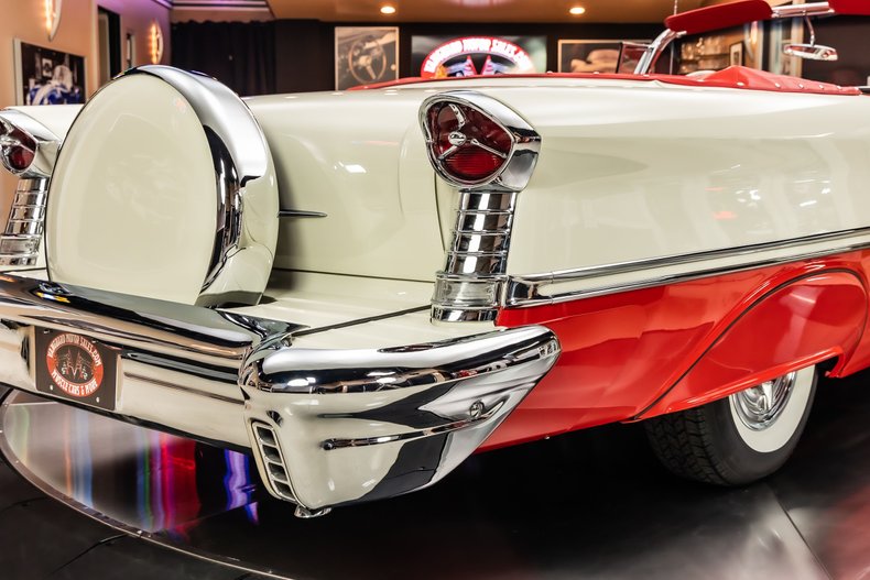 Unknown-Super-88-1957-Red-ampamp-White-Red-46
