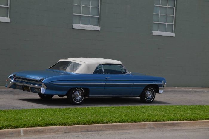 Unknown-Super-88-1961-BlueWhite-top-Tri-Color-Vinyl-1