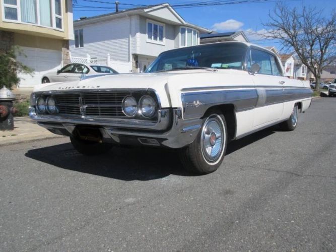 Unknown-Super-88-1962-White-Blue-2