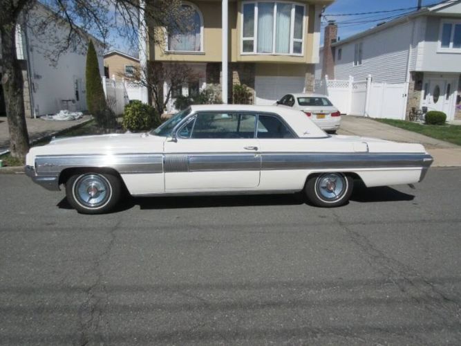 Unknown-Super-88-1962-White-Blue