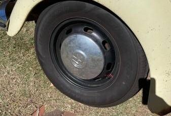 Unknown-Super-beetle-1971-Yellow-Gray-3