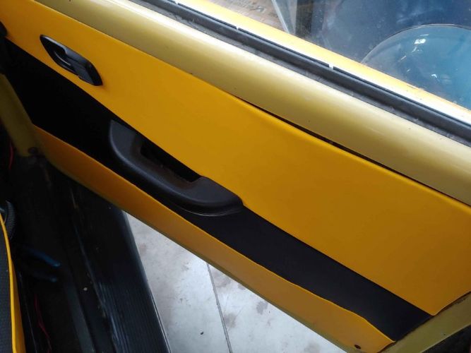 Unknown-Super-beetle-1974-Yellow-Black-1
