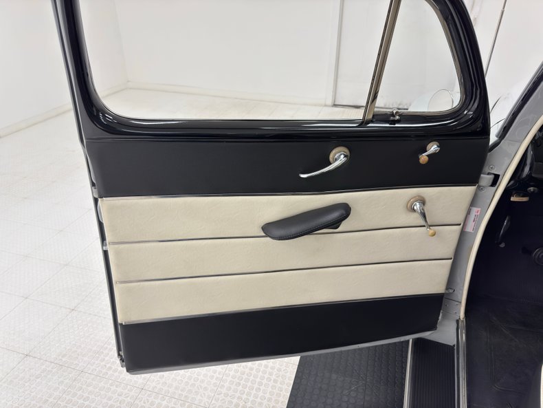 Unknown-Super-deluxe-1946-Feather-Gray-White-39