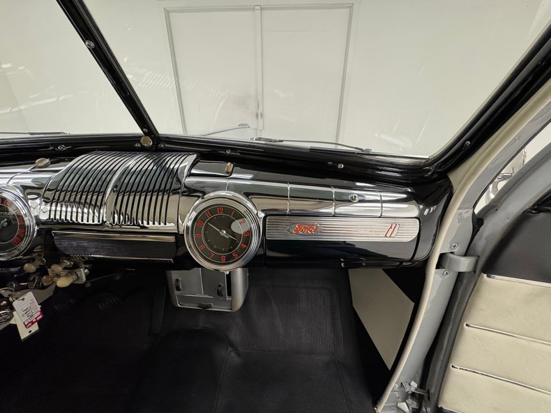 Unknown-Super-deluxe-1946-Feather-Gray-White-49