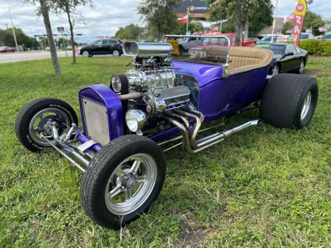 Unknown-T-bucket-1923-Purple-Tan