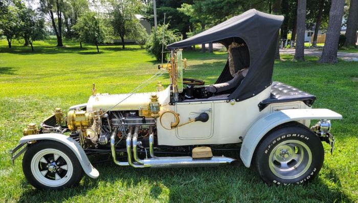 Unknown-T-bucket-1923-White-Black-1