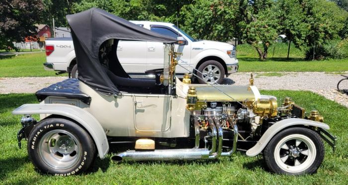Unknown-T-bucket-1923-White-Black-16