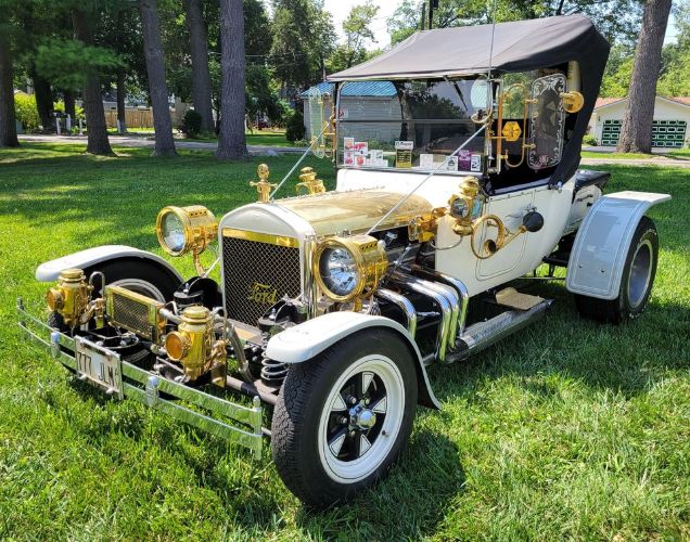 Unknown-T-bucket-1923-White-Black-20
