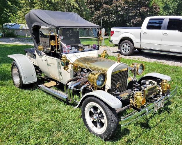 Unknown-T-bucket-1923-White-Black-31
