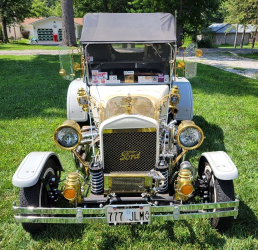 Unknown-T-bucket-1923-White-Black-32