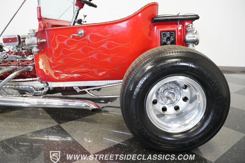 Unknown-T-bucket-1924-Red-Black-10