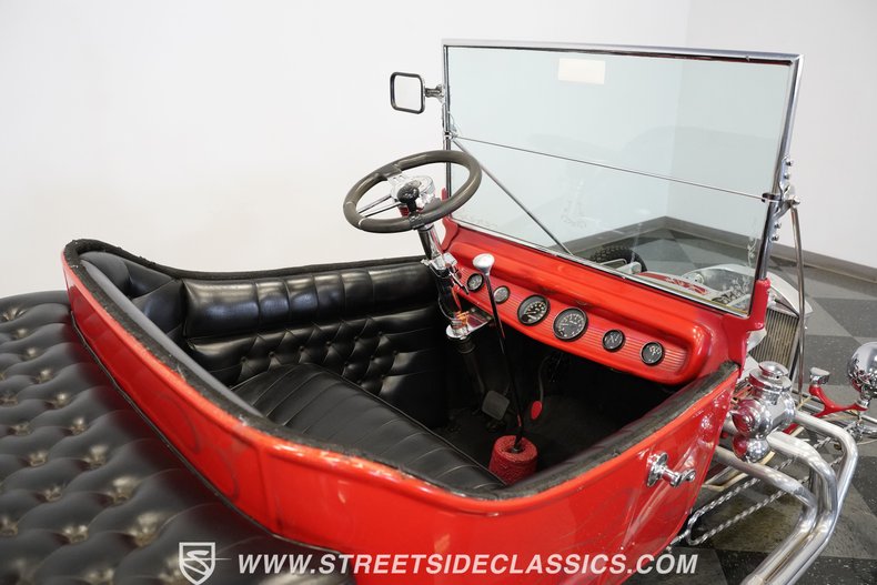 Unknown-T-bucket-1924-Red-Black-12